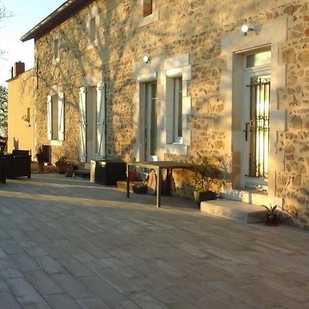 Gite Les Genets Le Vigeant Buitenkant foto
